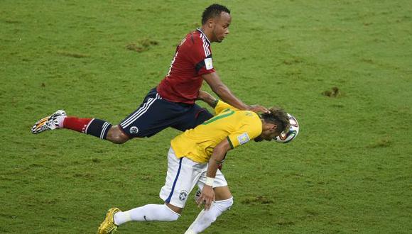 Neymar recordó el rodillazo que recibió por parte de Camilo Zúñiga. (Foto: AFP)
