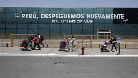Peruanos optan por viajar al extranjero para ser vacunados contra el coronavirus. (Foto: Leandro Britto / GEC)