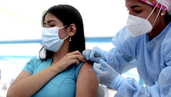 La vacunación se desarrolla en todo el país. (Foto: Lino Chipana Obregón / @photo.gec)