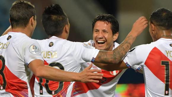 Delantero de la selección peruana hace noticia en Italia debido al cariño de los hinchas peruanos en las redes sociales.