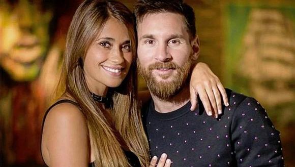 Lionel Messi sorprende a Antonela Roccuzzo y le toca los glúteos durante fiesta en conocida playa de España / VIDEO