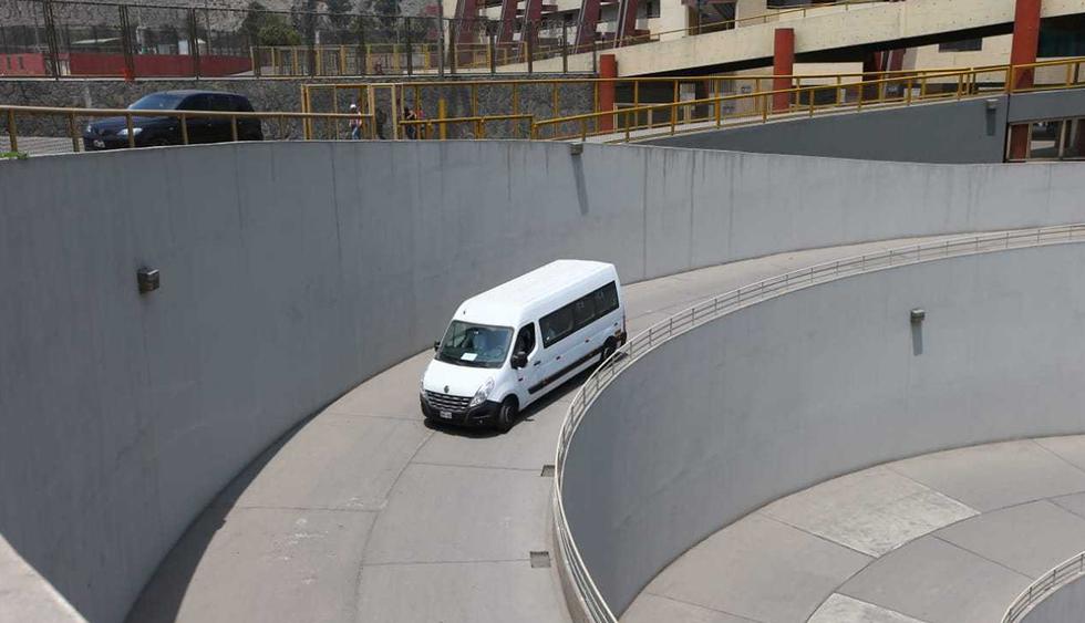 Los inspectores de Conmebol recorrieron todo el coloso de Ate. (Foto: Fernando Sangama)