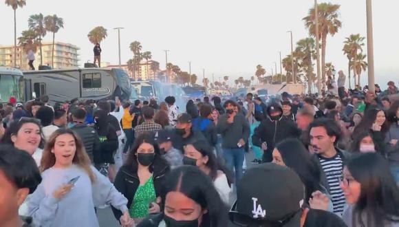Un video viral para invitar a la gente a una fiesta de cumpleaños acabó convocando a centenares de jóvenes en California. | Crédito: CBS Los Angeles / YouTube