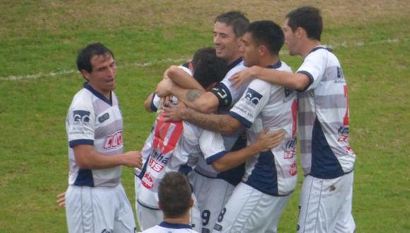 Fútbol argentino: Arquero anota de "palomita" y salva a su equipo de la derrota [VIDEO]