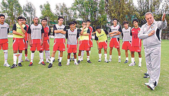 Equipo arequipeño comenzó entrenamientos bajo el mando de uruguayo Manta