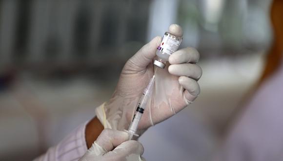 Las proyecciones de los laboratorios es contar con la vacuna COVID-19 el primer trimestre del próximo año. (Foto: EFE)