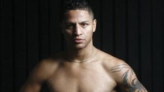 Facebook: Jonathan Maicelo imitó a Mayweather con polémica imagen