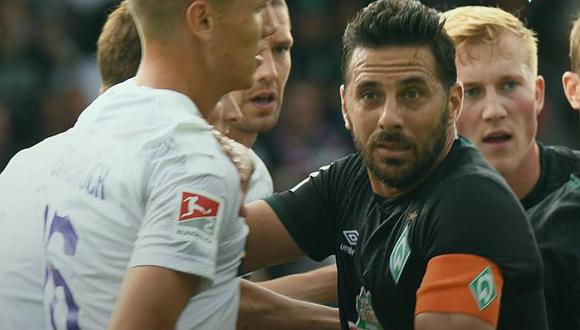 Claudio Pizarro fue titular en la derrota de Werder Bremen ante club de Segunda División de Alemania