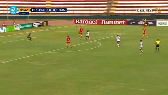 El 'blooper' del defensa de Sport Huancayo que terminó en gol de Municipal [VIDEO]
