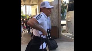 ​APRENDE GARETH BALE: Niña sorprende a Raúl Ruidíaz y goleador de Seattle se detiene para darle abrazo | VIDEO