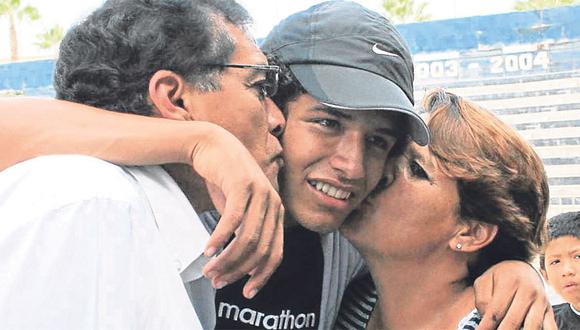 Familia de Manco llega a Chiclayo para apoyarlo tras escándalo