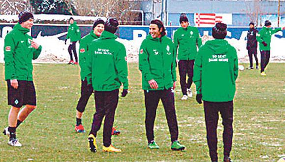 Claudio Pizarro se recuperó de lesión y jugará hoy por Bremen ante Eintracht Frankfurt en Bundesliga.