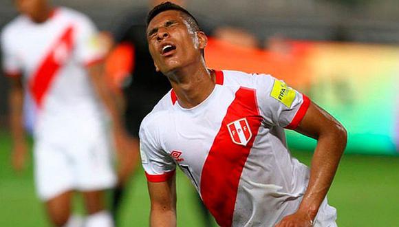 Terrible falta contra Paolo Hurtado en el inicio del Perú vs. Estados Unidos