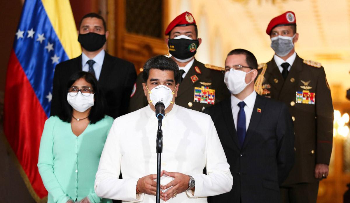 El presidente venezolano Nicolás Maduro  durante un mensaje televisado en medio de la pandemia de coronavirus, en el Palacio Presidencial de Miraflores en Caracas. (Foto: AFP/Zurimar Campos)