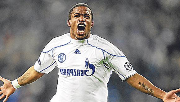 Farfán es el mejor del Schalke el 2010