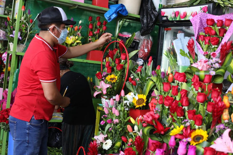 Día de la Madre: masiva asistencia en el Mercado de Flores a víspera de la  celebración | FOTOS Rímac Pandemia del COVID-19 Coronavirus nndc |  ACTUALIDAD | EL BOCÓN