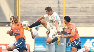 Universitario: Liber Quiñones juega hasta en cancha de piedras  