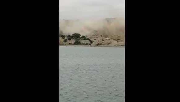 Una nube de arena se expandió por la playa de Colán en Piura, tras el sismo de 6,1 de magnitud. (Foto: Captura Twitter)