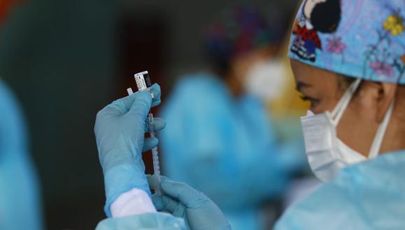 El proceso de vacunación comenzó el martes 9 de febrero en los principales centros de salud en Lima y Callao. (Foto: Jessica Vicente/@photo.gec )
