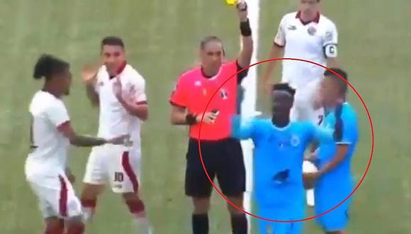 Torneo Clausura | ¡Insólito! Herve Kambou recibió tarjeta por fuerte entrada a Jean Deza y este pidió VAR | VIDEO