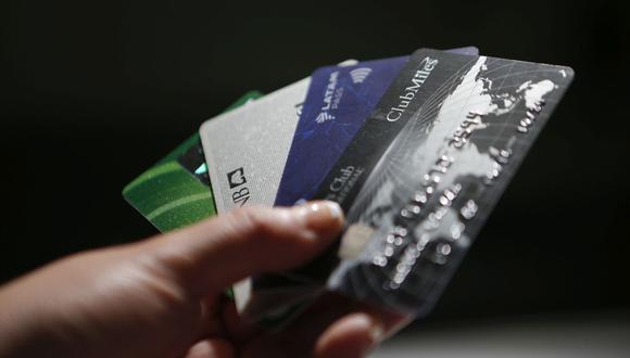 Con la tarjeta de crédito puedes usar el dinero que el banco te presta y después devolverlo, pero tienes que saber qué es lo que cobran (Foto: GEC/ Manuel Melgar Rodríguez)