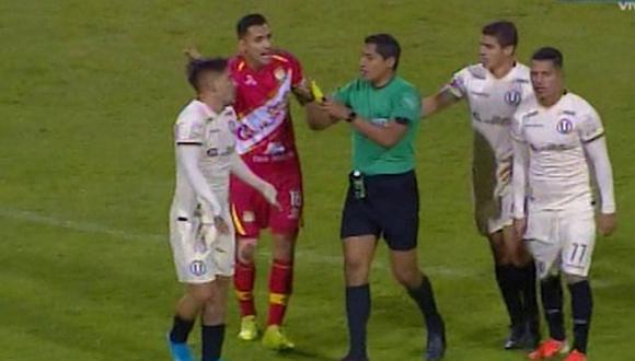 Universitario vs. Sport Huancayo EN VIVO: Alejandro Hohberg fue expulsado pero árbitro corrijió error y le sacó amarilla