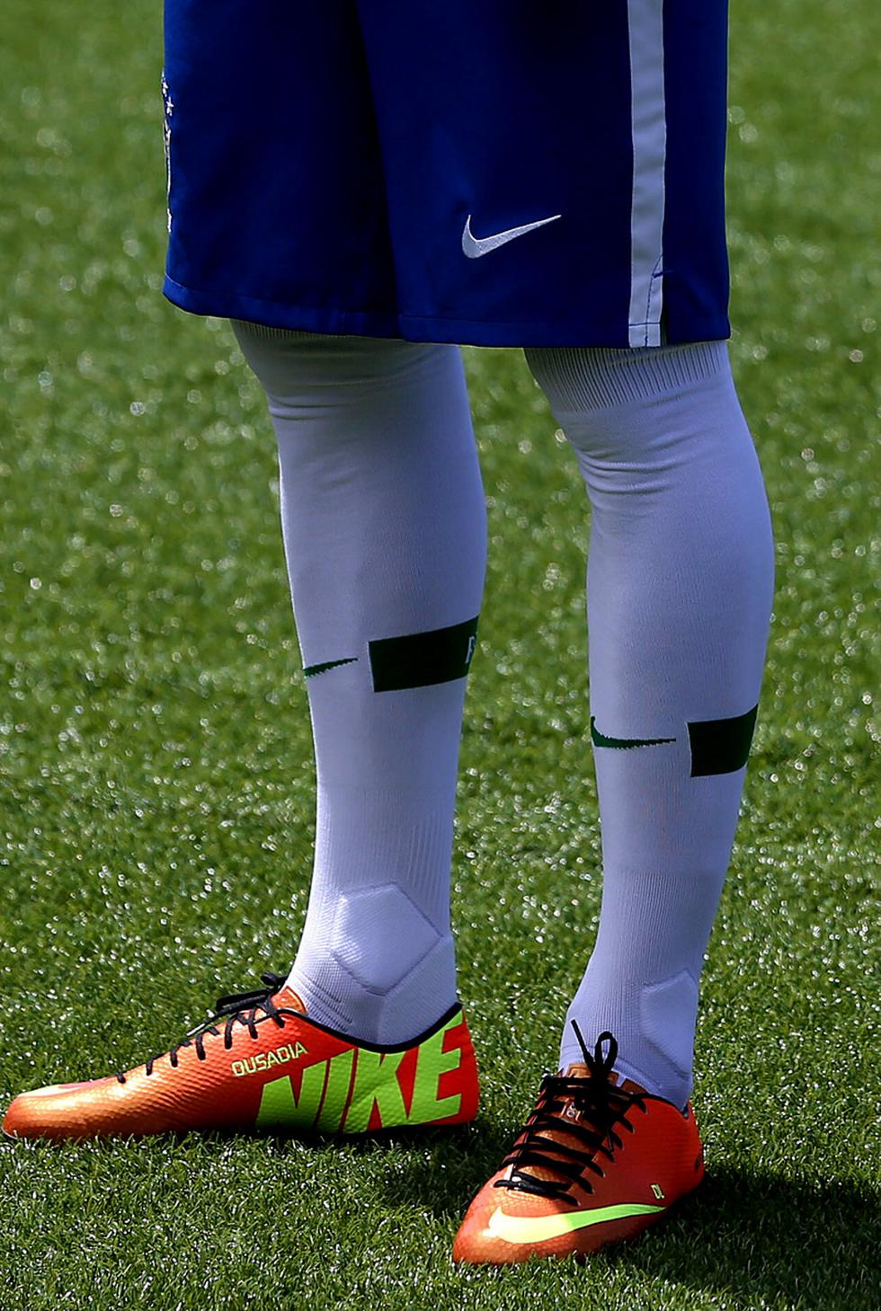 Neymar con el nuevo uniforme de la selección brasileña [FOTOS]