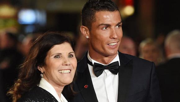 Madre de Cristiano Ronaldo quiere que su hijo llegue a Manchester United