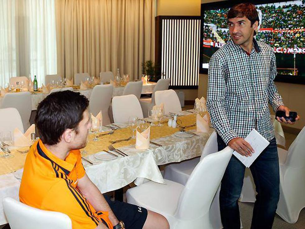 Raúl González visitó al plantel del Real Madrid en Doha [FOTOS]