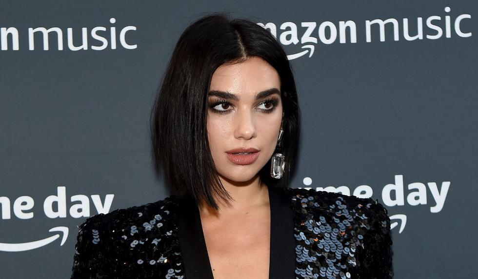 Dua Lipa cantó desde su habitación para sus admiradores. (AFP)