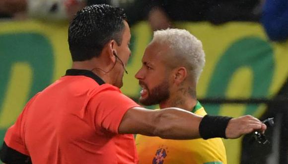 Roberto Tobar, el árbitro retado por Neymar, fue suspendido por Conmebol. (Foto: AFP)
