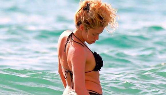 Shakira lució transparencia en la playa, se agachó y termino enseñando más de la cuenta | FOTO