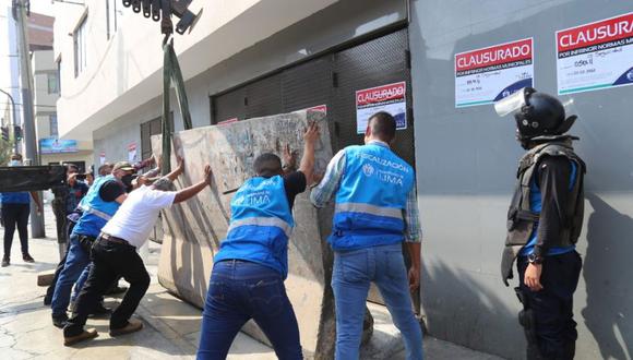 La Municipalidad de Lima clausuró este jueves con muros de concreto dos almacenes clandestinos ubicados en la zona de Barrios Altos, en el Cercado de Lima, ya que representaban un peligro para los vecinos. (Foto: MML)