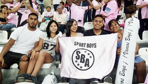 Pareja de salseros alentó a su querido Sport Boys en 'Noche rosada'