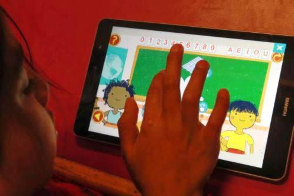 Como apoyo complementario, el Ministerio de Educación habilitó clases por televisión y radio, desde las 10:00 am (Foto: Andina)