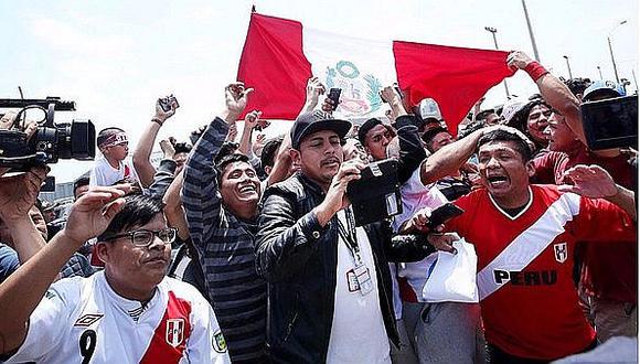 Hinchas alientan en la Videna previo al Perú vs. Nueva Zelanda