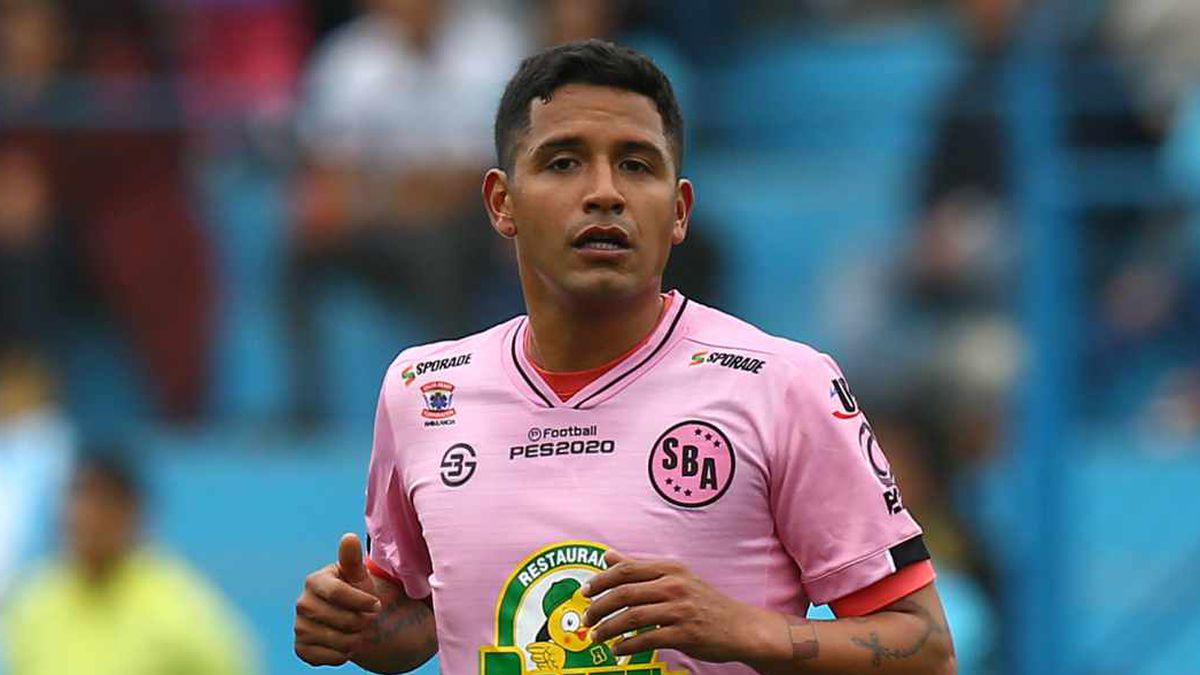 Reimond Manco con camiseta de Sport Boys.