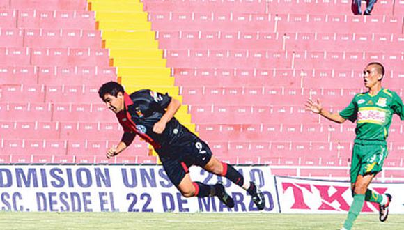 Delantero paraguayo de "palomita" puso el empate de 1-1 ante Sport Huancayo 
