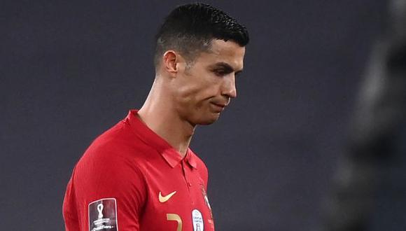 Cristiano Ronaldo quedó molesto por la jugada que no le convalidaron como gol ante Serbia. (Foto: AFP)