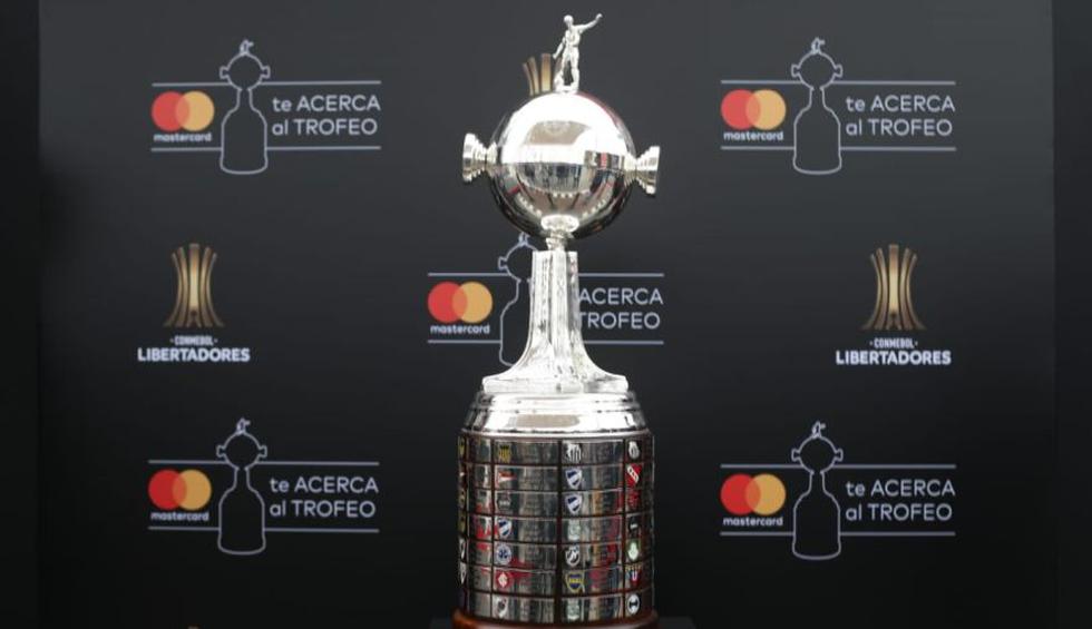 Final de Copa Libertadores: así luce en Lima el trofeo que levantarán River Plate o Flamengo. (Foto: Violeta Ayasta / GEC)
