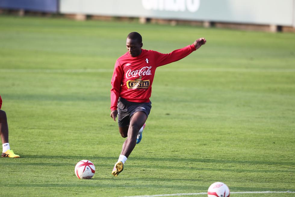 Foto 6 | Al otro extremo, en el carril derecho, se ubica Luis Advíncula. El lateral del Rayo Vallecano vale € 2.5 millones, en contraste con los € 600,000 de 2015. (Foto: GEC)
