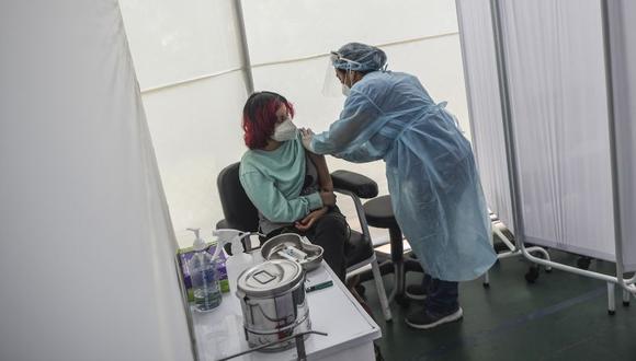 Para la vacunación el Minsa cuenta con 42 centros de vacunación en todo el paísl, mientras que EsSalud cuenta con 22 puntos zonales diversificados en el territorio nacional. Foto: AFP / ERNESTO BENAVIDES
