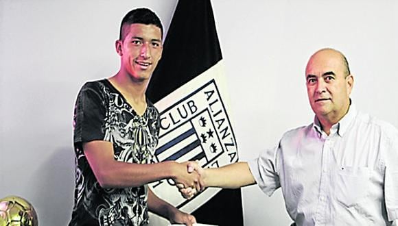 HIJO DE HINOSTROZA FIRMA CONTRATO POR CLUB ÍNTIMO POR DOS TEMPORADAS