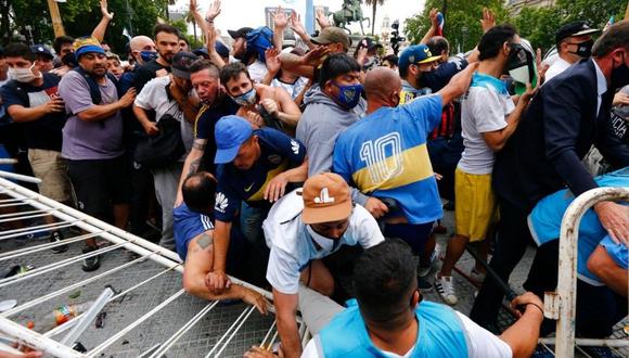 Diego Maradona: hinchas generan disturbios en la Casa Rosada (Foto: AP)