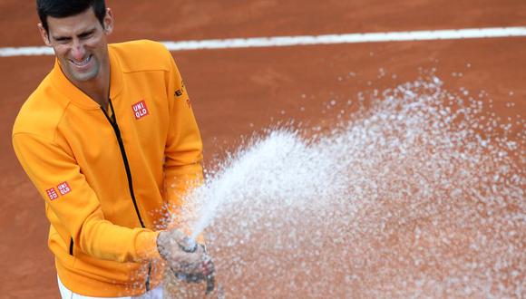 Novak Djokovic casi se vuela un ojo al celebrar título en Roma [VIDEO]