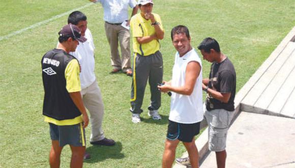 Puchungo Yáñez quiere a Solano en Boys hasta de jefe de barra, pero lo ve difícil