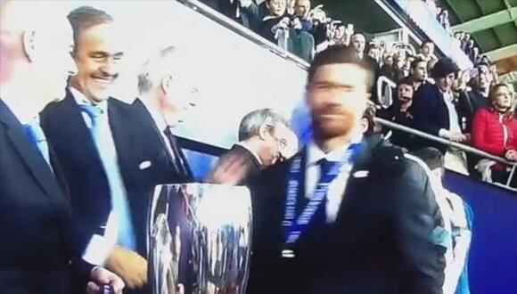 Supercopa de Europa: Xabi Alonso le hizo gestos a Michel Platini [VIDEO]