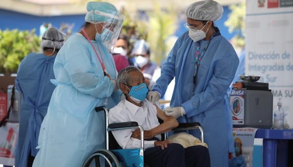 La vacunación se desarrolla para todos los mayores de 50 años en Lima y Callao. (Foto: Britanie Arroyo/GEC)