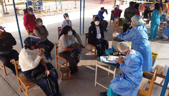 A inicios de este mes se alertó en Tacna un ausentismo de 60% de adultos mayores para ponerse la segunda dosis de la vacuna contra el COVID-19. (Foto referencial archivo GEC)