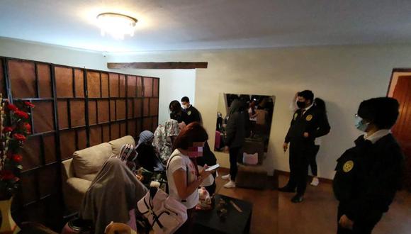 La comuna detalló que en el lugar las autoridades encontraron a 10 mujeres, entre peruanas y extranjeras. (Foto: Municipalidad de Miraflores)